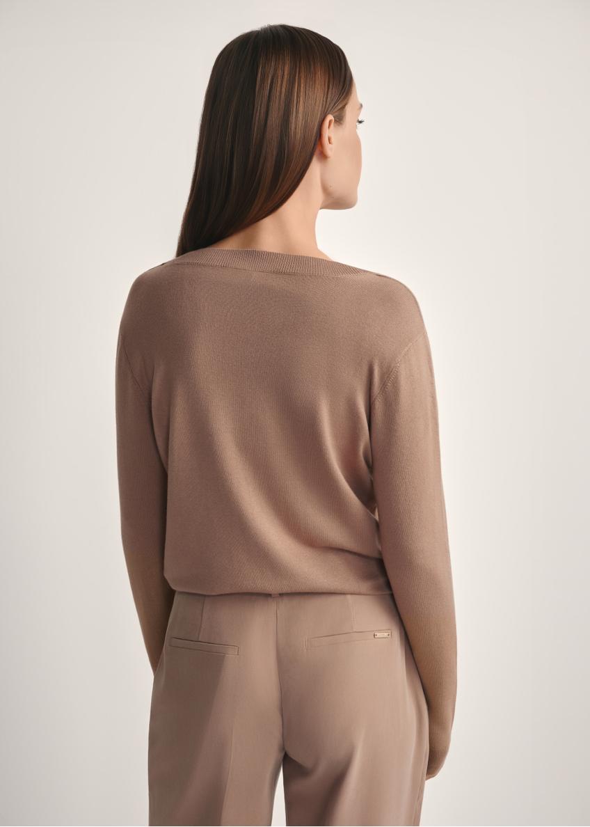 Sweter damski z dekoltem V-neck w kolorze camelu SWEDT-0201-1D(W26)
