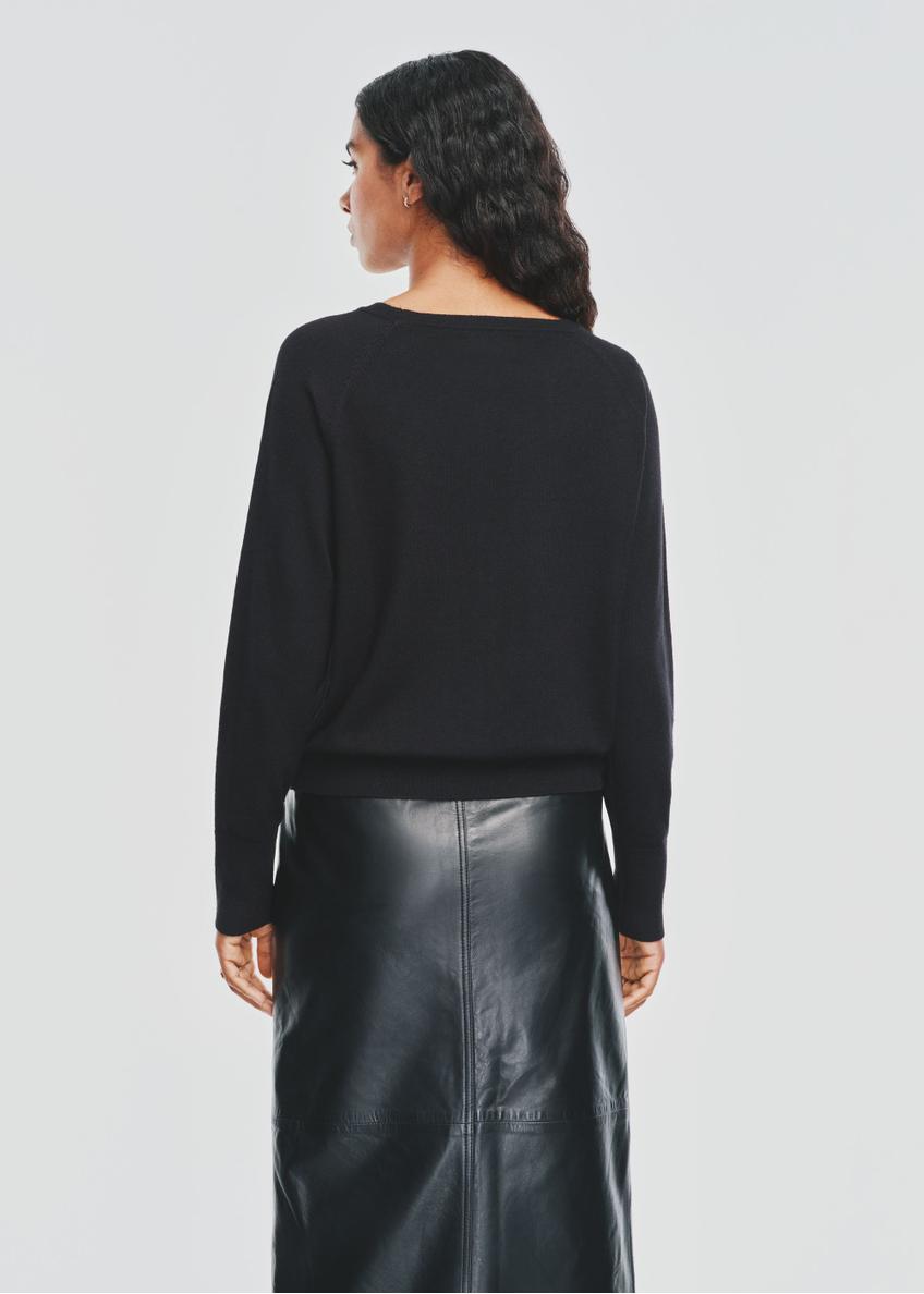 Czarny sweter damski SWEDT-0211-99(Z25)