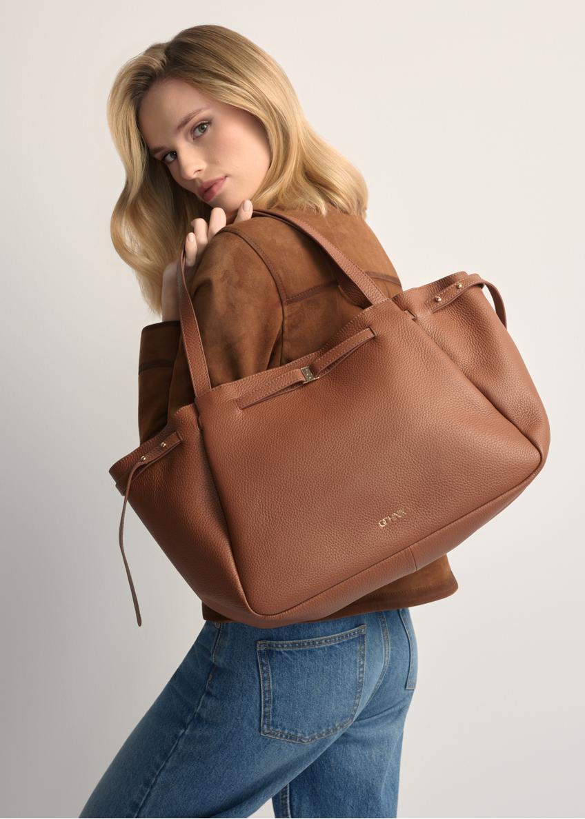 Skórzana torebka shopper w kolorze camelu TORES-1207-1D(W26)